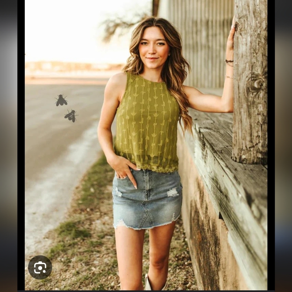 Two Fly Co. NWT Sweet Stock Tank in Agave Elegant Olive Lace Tank Top